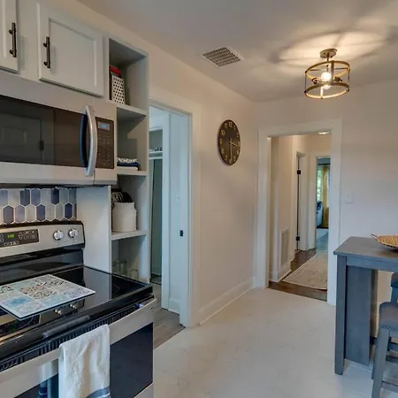 Bohemian Retreat Sleeps 6, Two Miles From Broadway! Apartment *