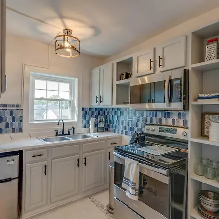 Bohemian Retreat Sleeps 6, Two Miles From Broadway! *