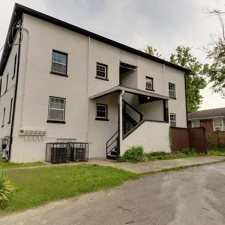 Apartment Bohemian Retreat Sleeps 6, Two Miles From Broadway!