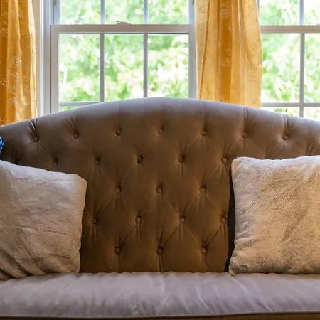 Bohemian Retreat Sleeps 6, Two Miles From Broadway! Apartment