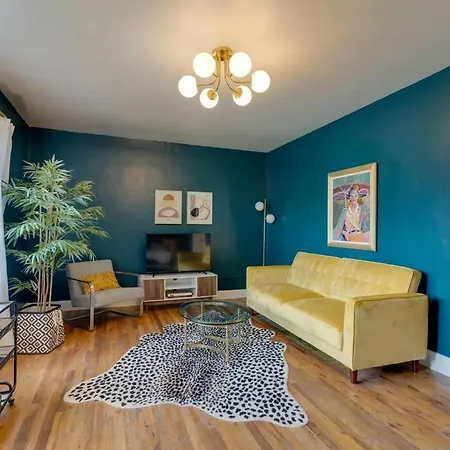 Sleep 8 In Our Cozy Colonial 2miles From Broadway