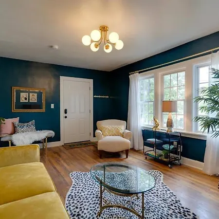 Sleep 8 In Our Cozy Colonial 2miles From Broadway
