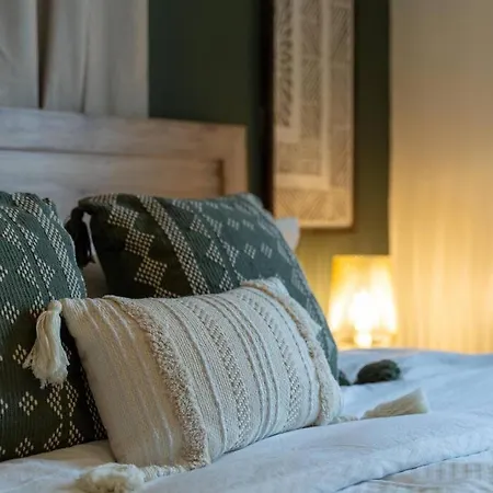 Sleep 8 In Our Cozy Colonial 2miles From Broadway Apartment