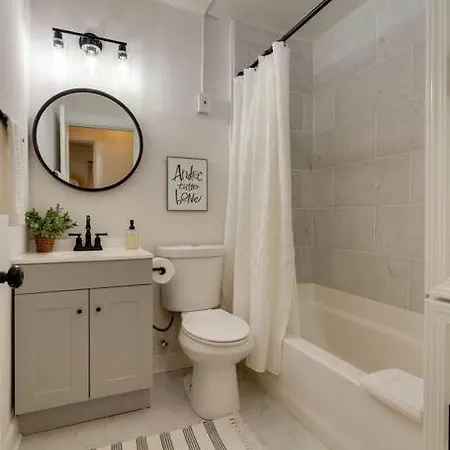 Apartment Southern Charmer Close To Broadway Sleeps 8 *