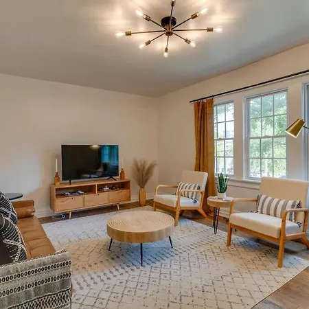 Southern Charmer Close To Broadway Sleeps 8