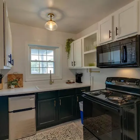 Southern Charmer Close To Broadway Sleeps 8 Apartment