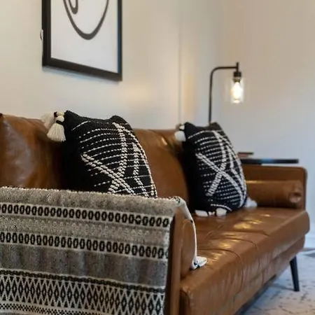 Southern Charmer Close To Broadway Sleeps 8 Apartment *