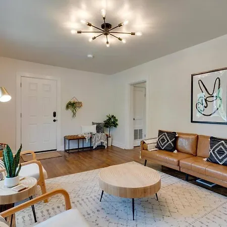 Southern Charmer Close To Broadway Sleeps 8