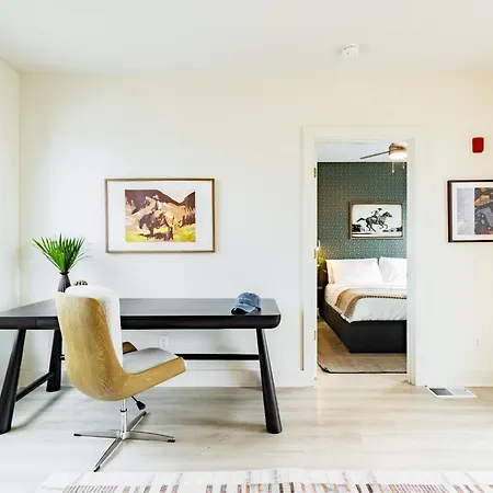 Outrider Buyout - 2 Units Steps To The Action Holiday home Nashville