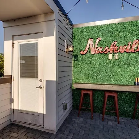 Holiday home The Pink Palace, Rooftop Deck, Bachelorette Hq Nashville