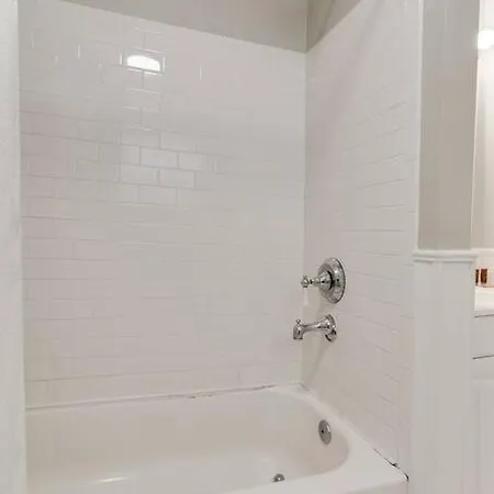Walkable East Nash 3br With Big Yard Near Local Eats Holiday home