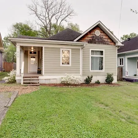 Walkable East Nash 3br With Big Yard Near Local Eats Holiday home