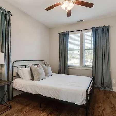 4bd Haven In The Nations, Walk To Bars And Restaurants! Minutes To Broadway! Nashville