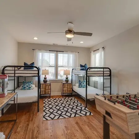 4bd Haven In The Nations, Walk To Bars And Restaurants! Minutes To Broadway! Holiday home *