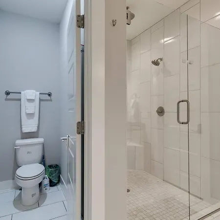 4bd Haven In The Nations, Walk To Bars And Restaurants! Minutes To Broadway! Holiday home