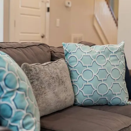 Holiday home 4bd Haven In The Nations, Walk To Bars And Restaurants! Minutes To Broadway!