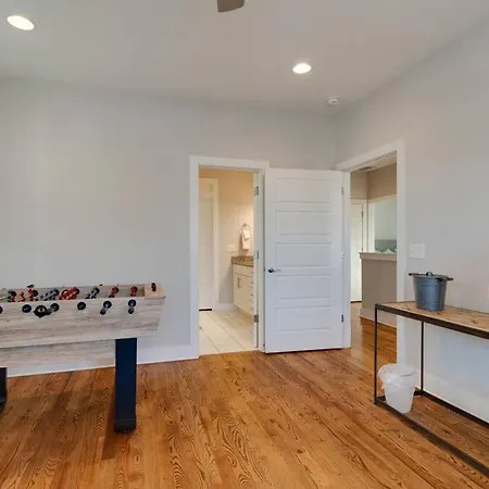Holiday home 4bd Haven In The Nations, Walk To Bars And Restaurants! Minutes To Broadway! *