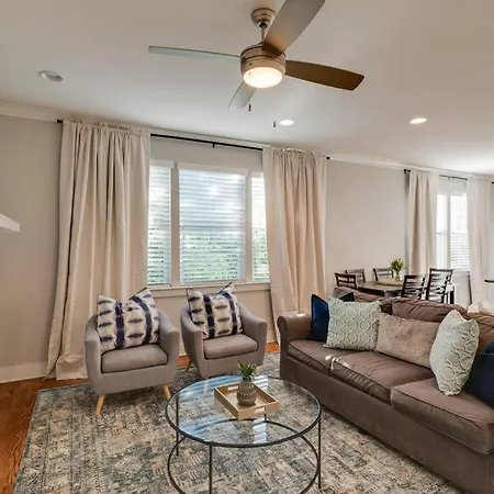 4bd Haven In The Nations, Walk To Bars And Restaurants! Minutes To Broadway! Holiday home