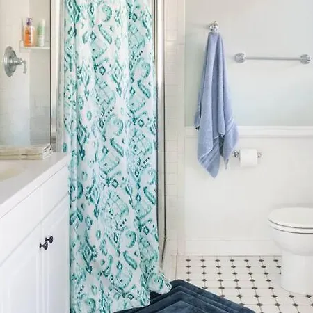 Southern Charm Downtown, Walk To Farmers Market & Holiday home *