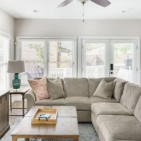 Holiday home Southern Charm Downtown, Walk To Farmers Market & Nashville