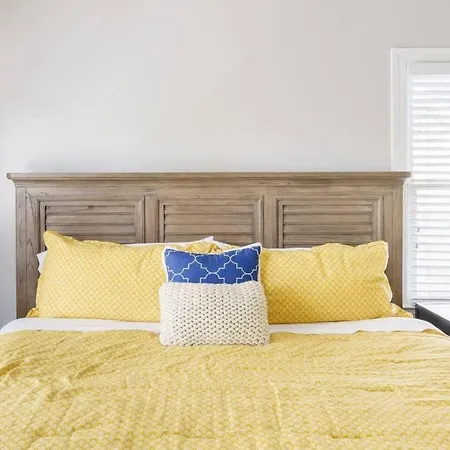 Southern Charm Downtown, Walk To Farmers Market & Holiday home