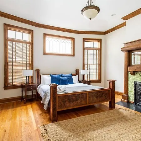 Prime Location In 12south, Walkable To Shopping & Dining