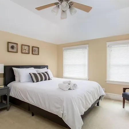 Prime Location In 12south, Walkable To Shopping & Dining *