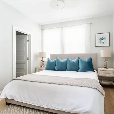 With En-suite Bath, Tv & Blackout Shades Nashville