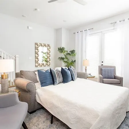 With En-suite Bath, Tv & Blackout Shades * Nashville