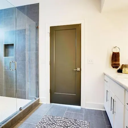 Rooftop, Walk To Restaurants, Printers Alley, Downtown Holiday home Nashville