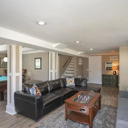 Golf Views, Porch Vibes, 3mi To Broadway! * Nashville