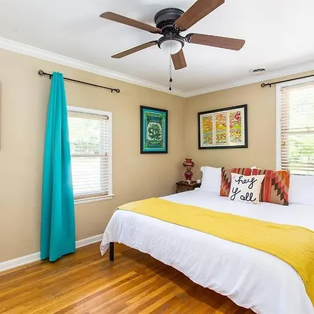 Honky Tonk Bar, Minutes To Airport & Broadway Holiday home *