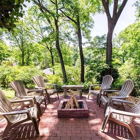 Holiday home Honky Tonk Bar, Minutes To Airport & Broadway *