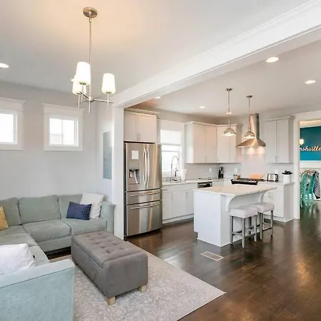 Views, Under 2mi Broadway, Gated Parking Holiday home