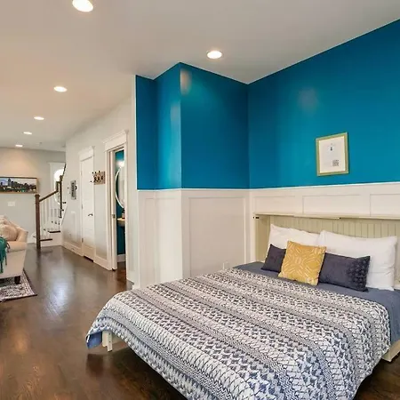 Holiday home Views, Under 2mi Broadway, Gated Parking