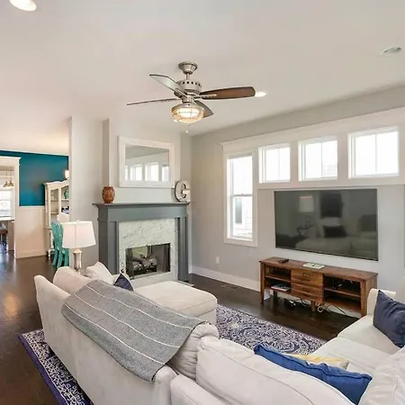 Views, Under 2mi Broadway, Gated Parking Holiday home Nashville