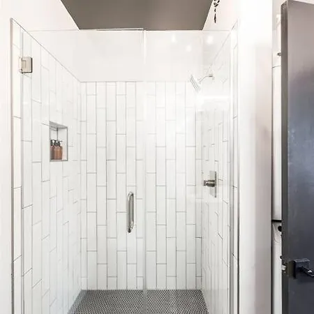 2 Side By Side Units, The Honky Tonk Party Pads, Parking Gym Pool * Nashville