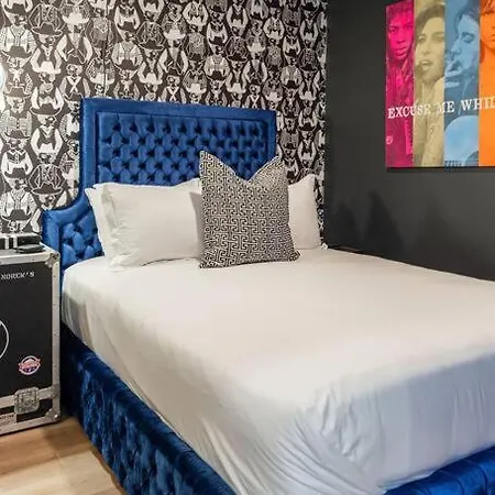 2 Side By Side Units, The Honky Tonk Party Pads, Parking Gym Pool Apartment
