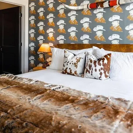 2 Side By Side Units, The Honky Tonk Party Pads, Parking Gym Pool * Nashville