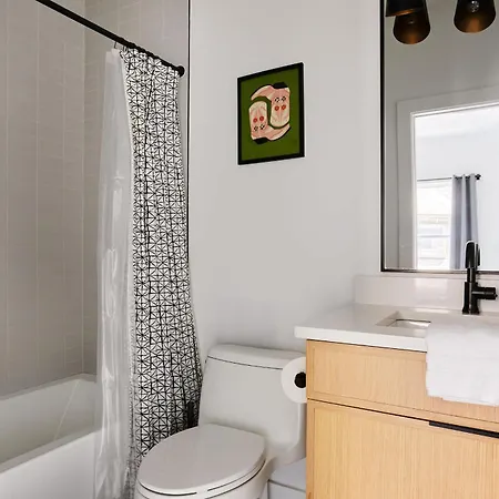 6 Bed With En Baths, Host Up To 20, Rooftops, Parking, Gourmet Kitchens, Cozy Living Spaces, Skyline Views & Fire Table, Near Downtown, Distilleries & Marathon Village, High-speed Wi-fi, 24hr Hospitality Nashville