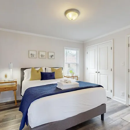 Capitol Hill Retreat A, B, C Apartment *