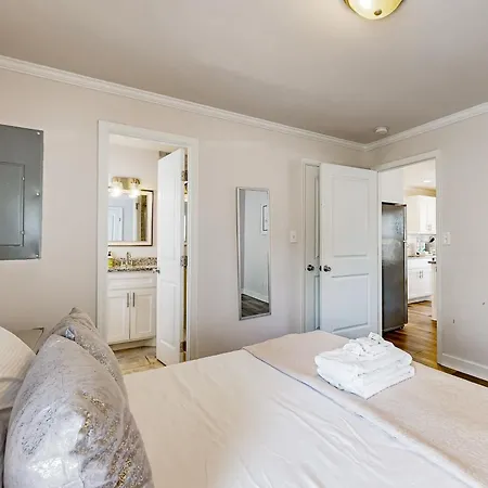 Capitol Hill Retreat A, B, C Apartment *