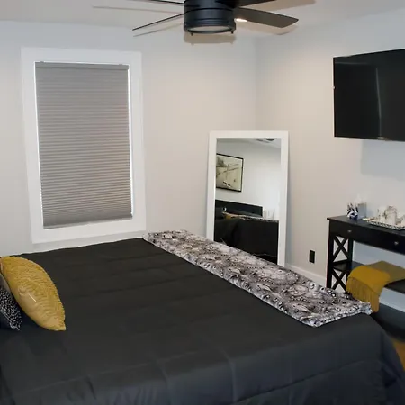 8 Minutes To Downtown! Holiday home *
