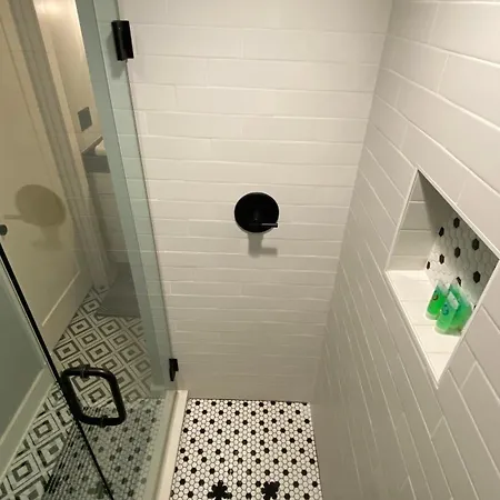 8 Minutes To Downtown! Holiday home *