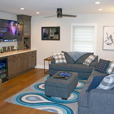 8 Minutes To Downtown! Holiday home Nashville