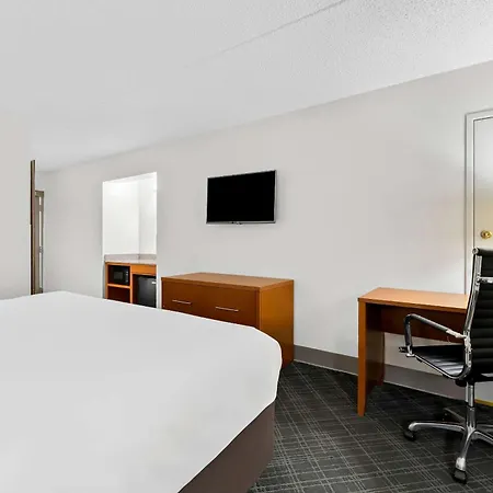 Comfort & Near Tanger Outlets I-24 Antioch Hotel