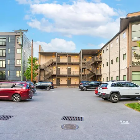 Music Row W Free Parking Apartment