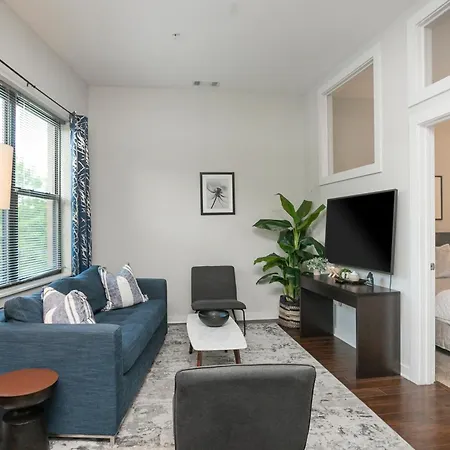 Music Row W Free Parking Apartment