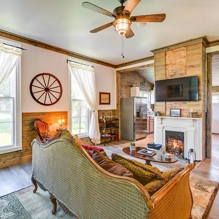 Bright Whites Creek Home: 12 Mi To Dtwn Nashville! Holiday home