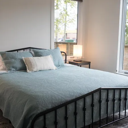 Restful Sanctuary Minutes From Downtown Holiday home *